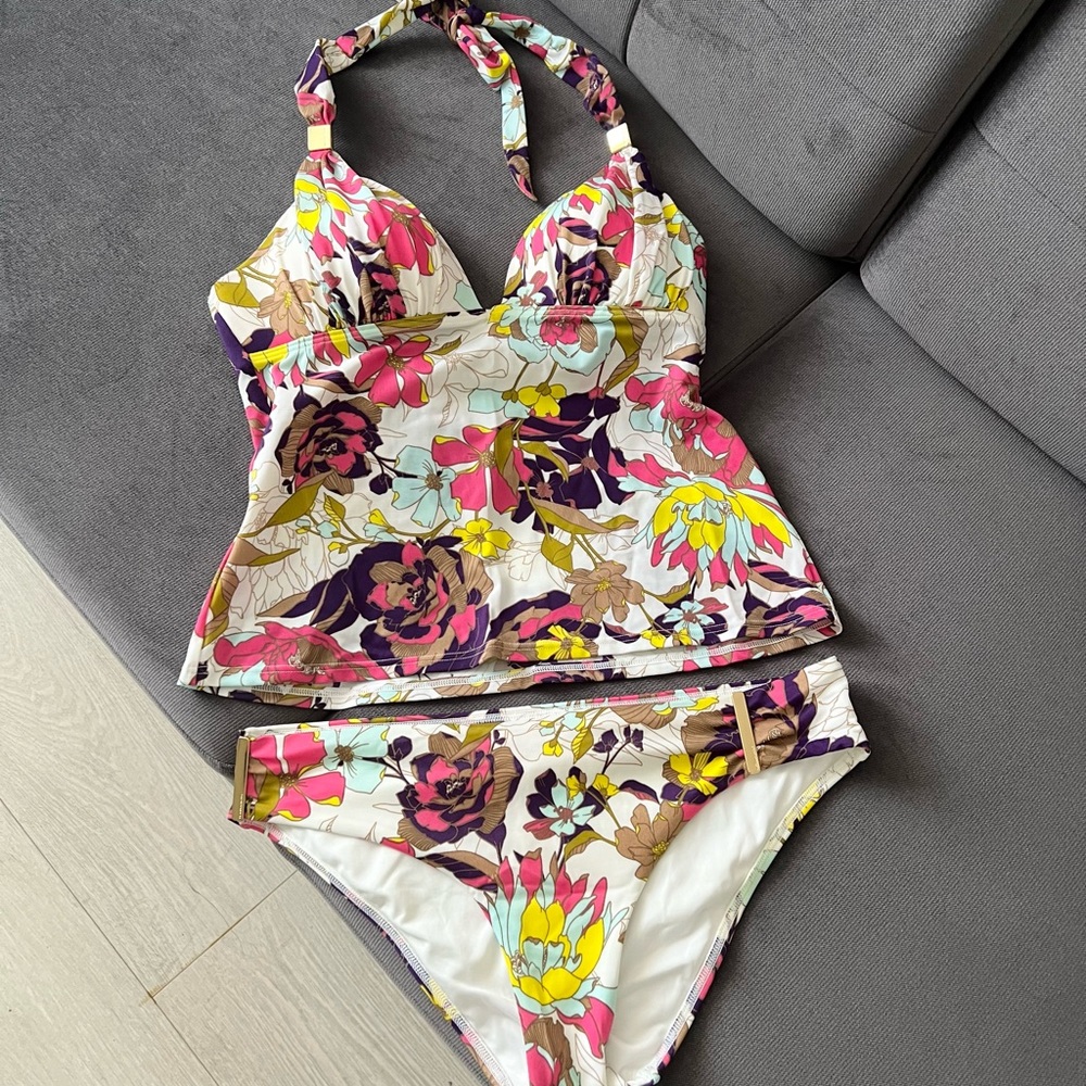 Victoria’s Secret halter tankini